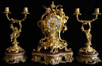 Uhr und zwei Kerzenständer - 1890