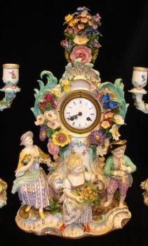 Uhr mit figuralen Skulptur - Porzellan - 1850