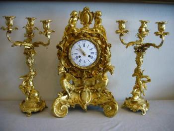 Uhr und zwei Kerzenständer - 1790