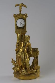 Uhr mit figuralen Skulptur - Holz, Messing - 1771